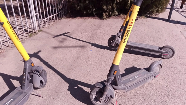 В Новороссийске установили дорожные знаки ограничения движения самокатов на набережной 