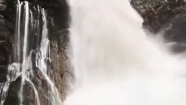 «Сначала никто всерьез это не воспринял, затем появился гул»: автор видео с сошедшей в водопад лавиной рассказал подробности инцидента  