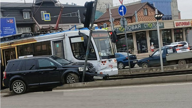 В Краснодаре из-за ДТП парализовало движение трамваев четырех маршрутов