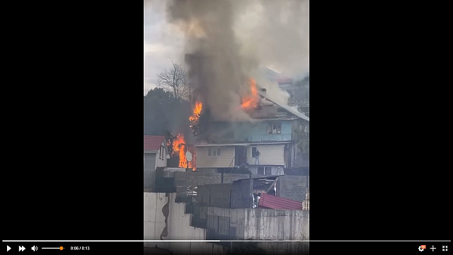 В Сочи из горящего жилого дома спасатели эвакуировали 7 человек