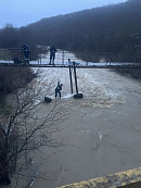 В Северском районе мужчина потерял машину, пытаясь переправиться через реку