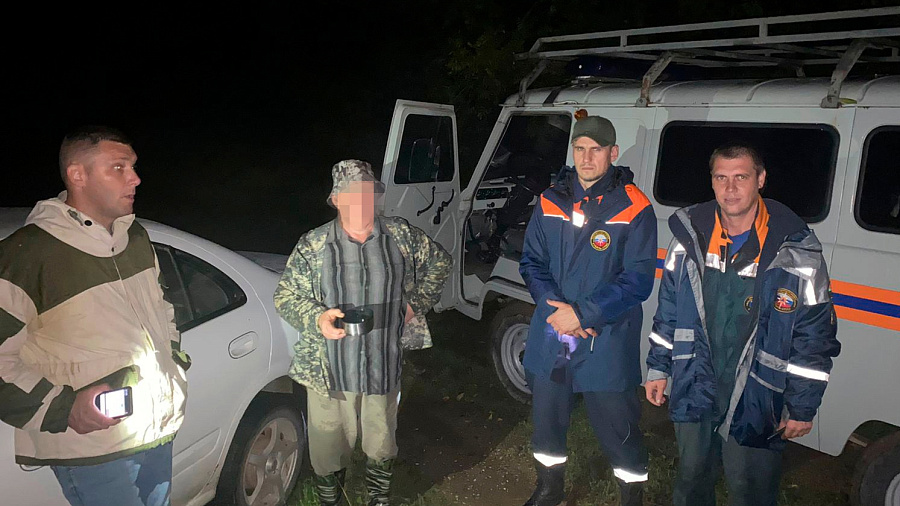 На Кубани спасатели за 2 дня вывели троих грибников, заблудившихся в лесу