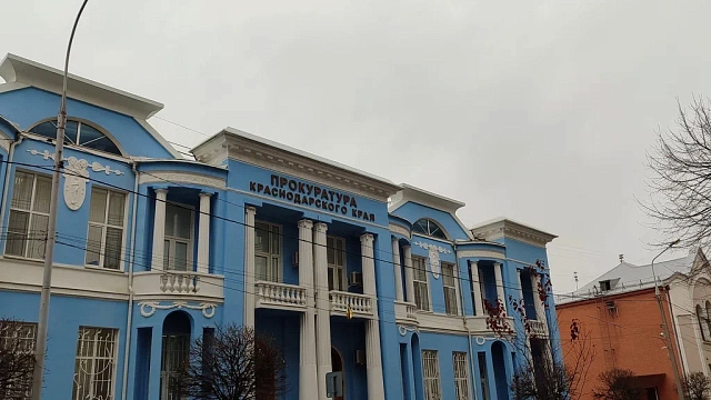 В Туапсе за спиленный дуб мужчина получил условно и лишился УАЗа