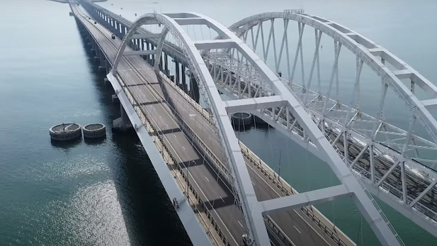На Крымском мосту ограничат движение транспорта с 8 по 11 ноября