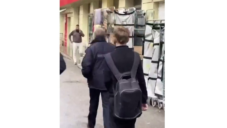 Установлена личность подростка, плюнувшего в полицейского ради хайпа в Краснодаре