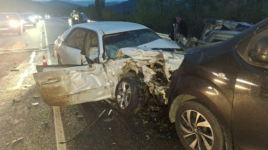 Под Геленджиком трое человек погибли в массовой аварии 