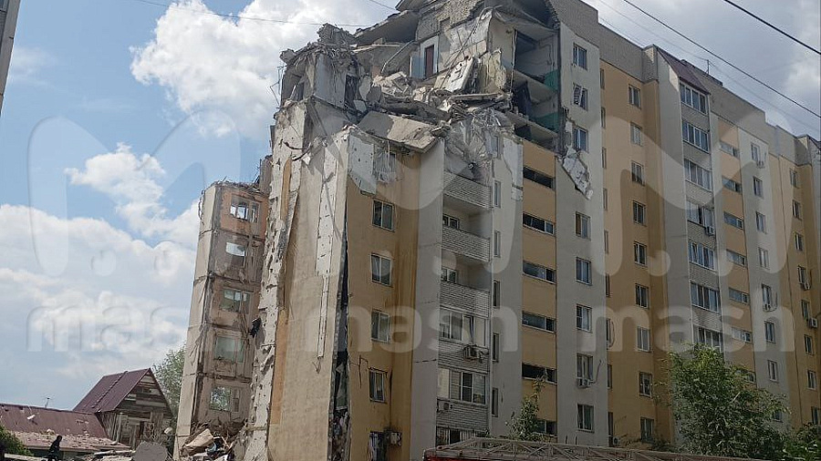 В Саратове часть дома, в котором произошел взрыв газа, обрушилась на ребенка 