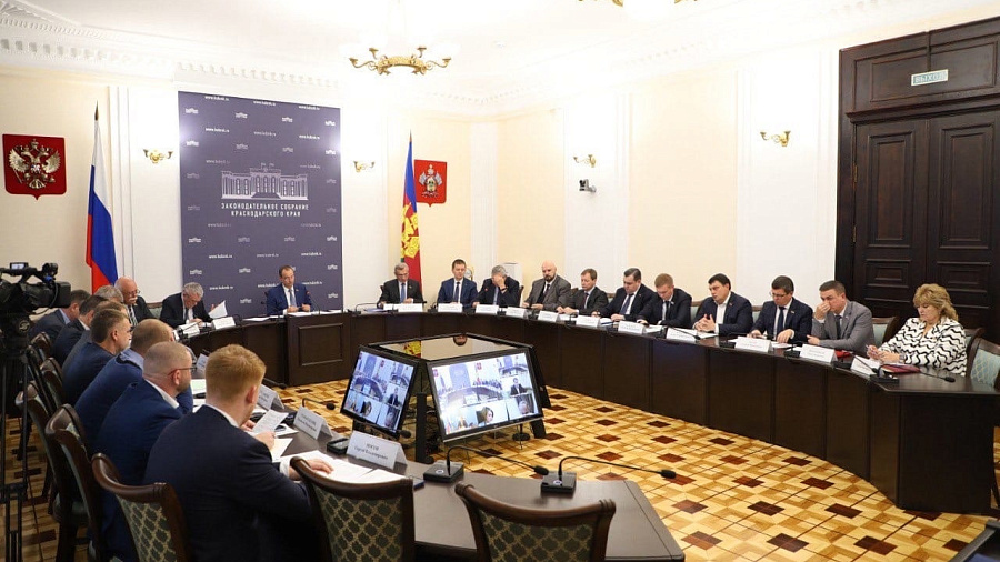 В Заксобрании Краснодарского края депутаты рассмотрели ход исполнения госпрограмм за 9 месяцев 2022 года