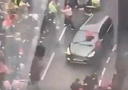В Англии сняли на видео, как машина протаранила толпу фанатов Ливерпуля