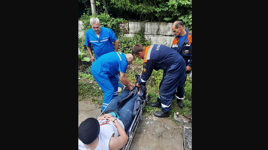На Кубани турист из Санкт-Петербурга повредил ногу на горном перевале 