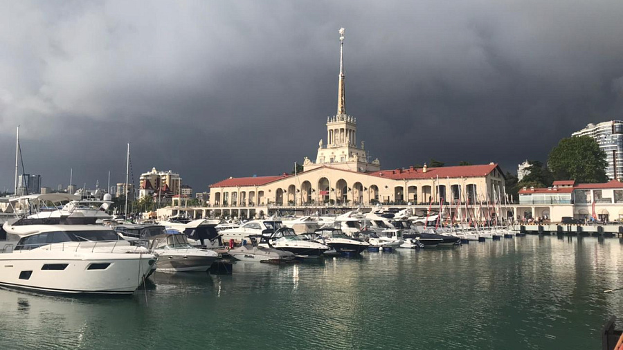 Синоптики рассказали о погоде и температуре морской воды в Сочи и на побережье Краснодарского края в конце рабочей недели