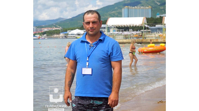 В Геленджике кассир спас туриста, захлебнувшегося водой и потерявшего сознание