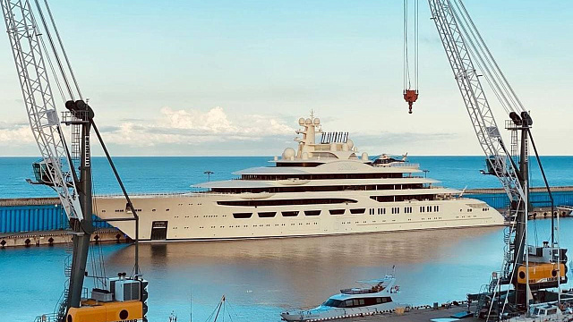 В Сети появились новые фотографии пришвартованной в Сочи роскошной яхты Dilbar стоимостью 600 млн долларов 