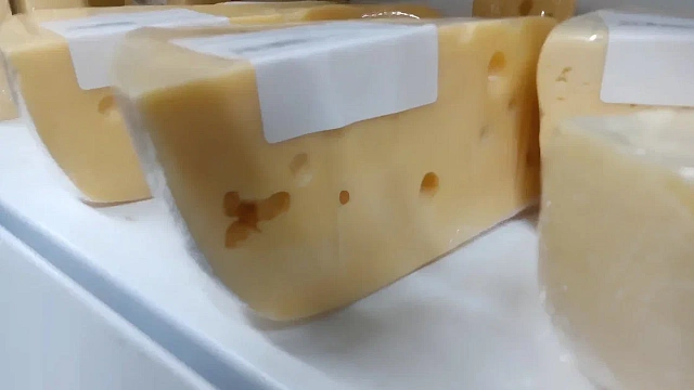 В Краснодаре изъяли 113 кг запрещенных сыров и колбас из Европы