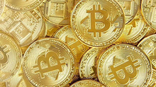 Биткоин впервые в истории превысил отметку в 122 тысячи долларов