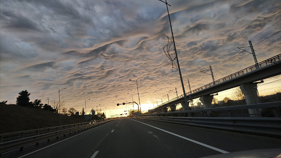 В Сочи местные жители заметили в небе устрашающие облака «Асператус» 