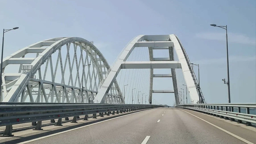 Трехчасовое ожидание у Крымского моста: тысячи машин застыли в очереди