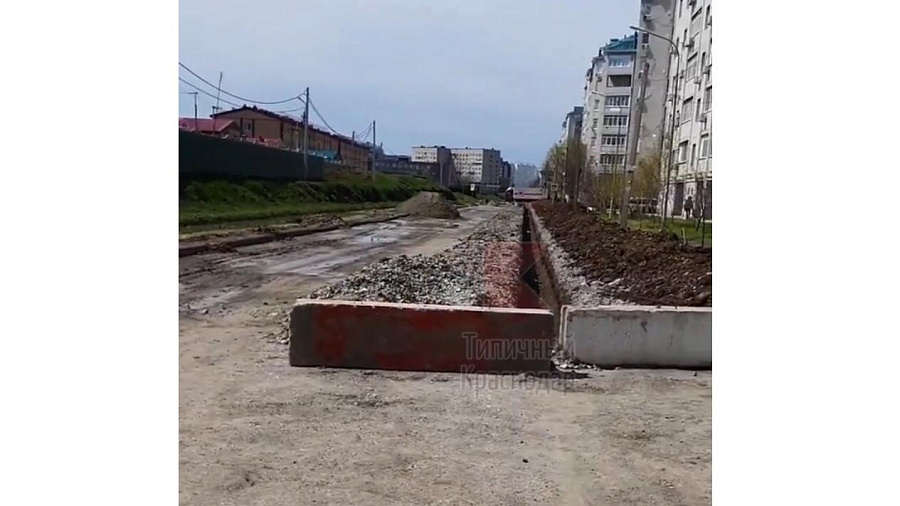 В Краснодаре отсутствие рабочих на ремонте дорог улицы Черкасской возмутило пользователей Сети (ВИДЕО)