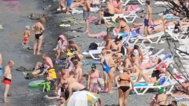 Анапа в сентябре: туристы продолжают штурмовать пляжи