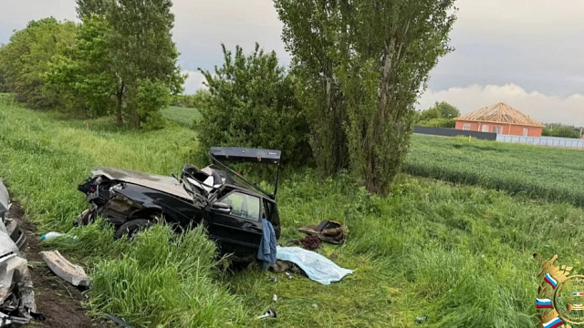 В Краснодарском крае пассажир легковушки погиб в ДТП, от машины почти ничего не осталось