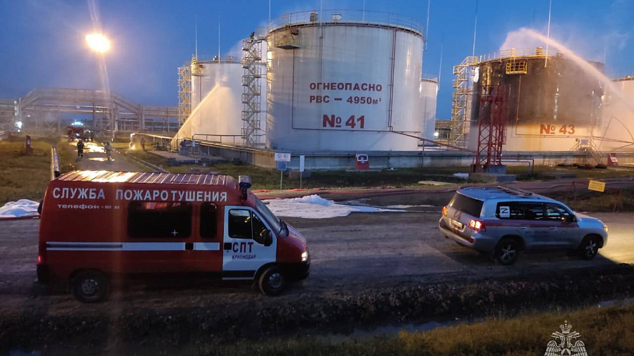 Были слышны 3 взрыва: в Краснодарском крае беспилотники второй раз за сутки атаковали резервуары с нефтепродуктами