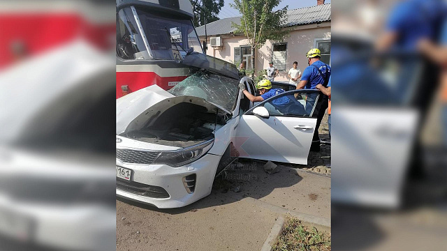 В ДТП с трамваем в Краснодаре погибла молодая пассажирка автомобиля