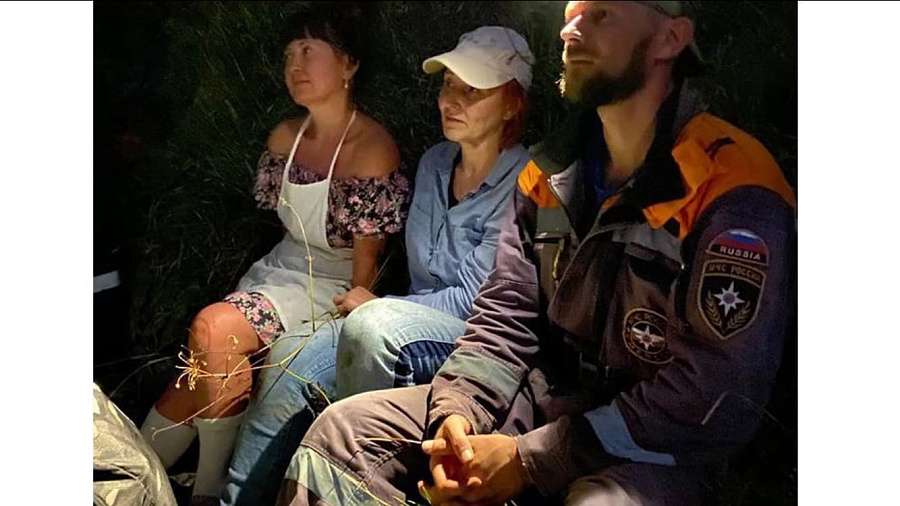 В горах Сочи спасатели нашли заблудившихся ночью туристов по разведенному костру