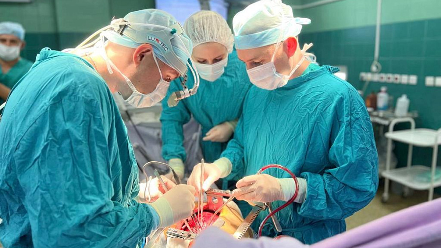 В Краснодаре хирурги вырезали 69-летнему мужчине 35-сантиметровую опухоль