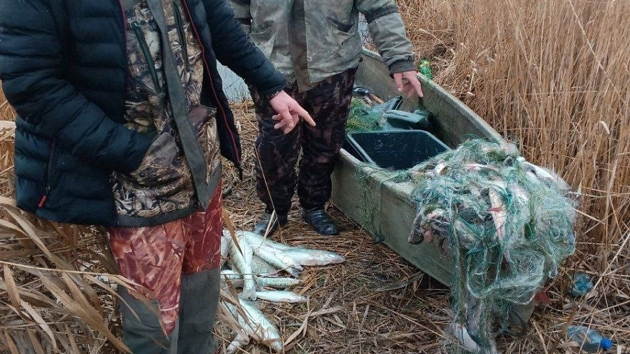 В Краснодарском крае на отца и сына завели уголовное дело за ловлю рыбы сетями