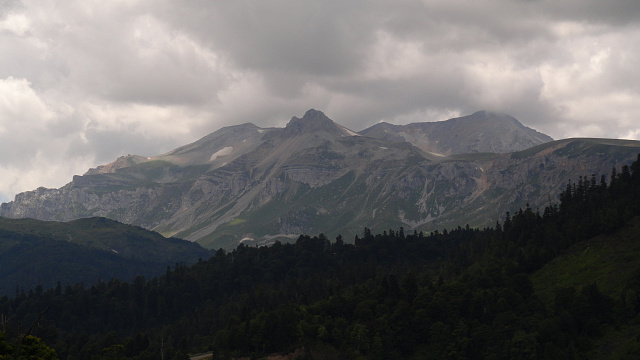 В Лаго-Наки, а также горных курортах Адыгеи и Кубани в пятницу погода сохранит дождливый сценарий с туманами и колебаниями температур