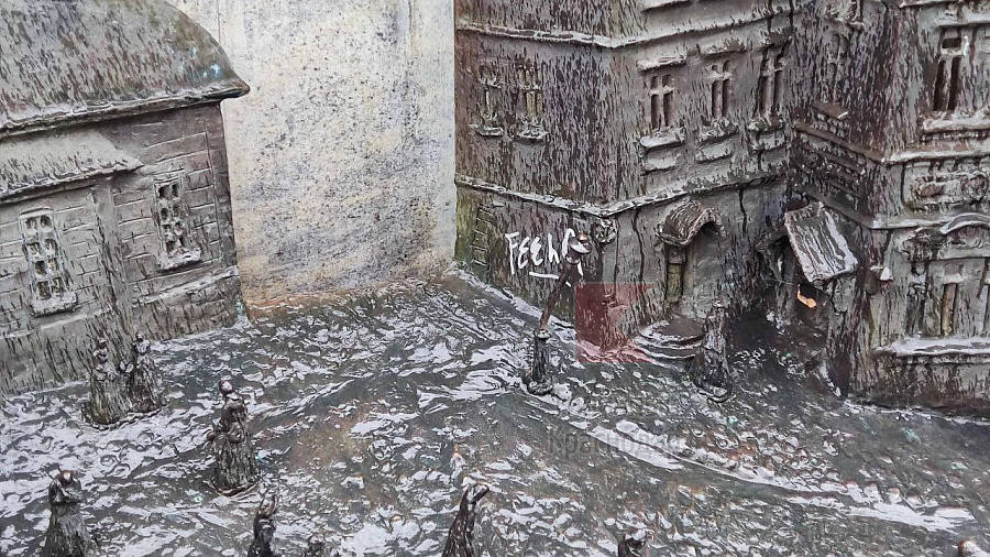 В Краснодаре вандалы испортили горельеф «Старый Екатеринодар» рядом с «Домом книги»