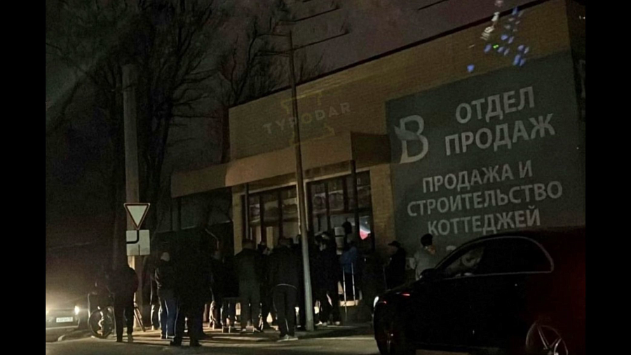 Жители ДНТ «Знаменский» в Краснодаре вышли на митинг из-за отсутствия света почти 2 суток