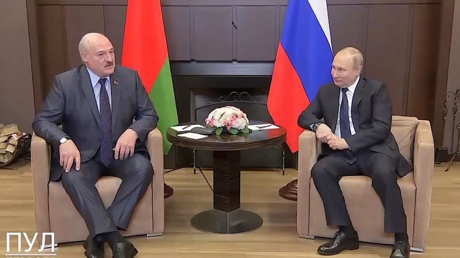 Прилетевший на переговоры с Путиным Лукашенко искупался в море в Сочи