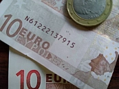 Минфин с 7 октября сокращает продажу валюты и золота вдвое