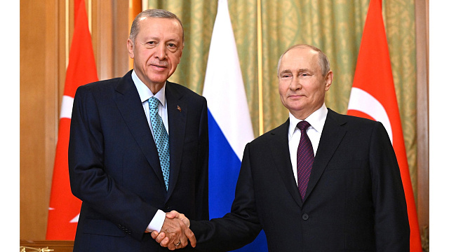 Контрнаступление ВСУ, зерновая сделка и проект перемирия: Владимир Путин ответил на вопросы журналистов по итогам переговоров в Сочи