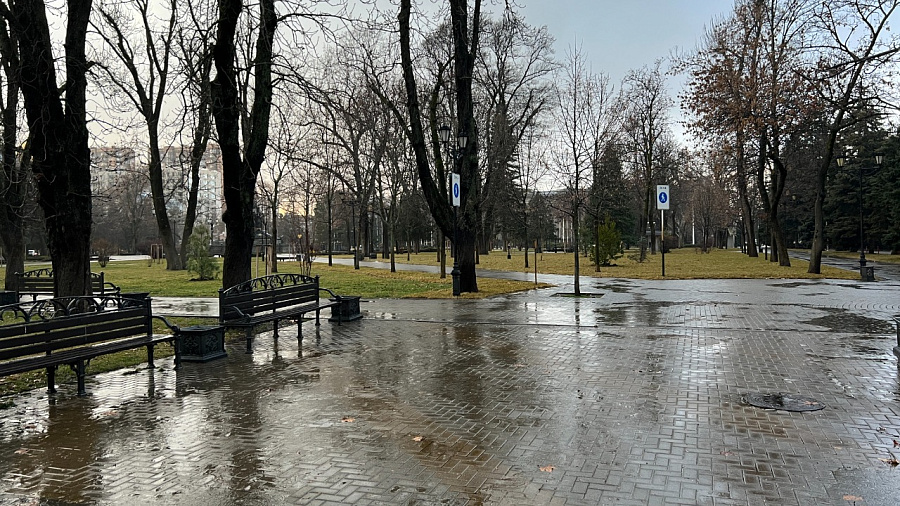 В Краснодаре и крае в субботу погода перейдет в режим шторма: гроза, мокрый снег,  гололёд и резкое похолодание