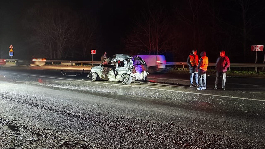 32-летний водитель легковушки погиб в массовой аварии на трассе под Новороссийском