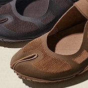 «Купила бы для лошади»: новую обувь от Skims обсуждают в Сети 