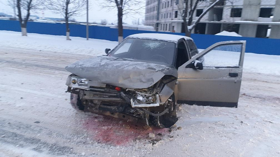 3 человека пострадали в ДТП с «Ладой» и Mercedes-Benz на заснеженной трассе в Краснодарском крае