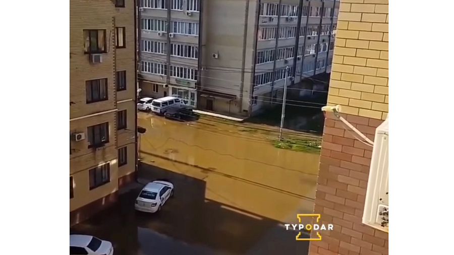 Фекальный плен: жители поселка Российского в Краснодаре жалуются на масштабный разлив канализации