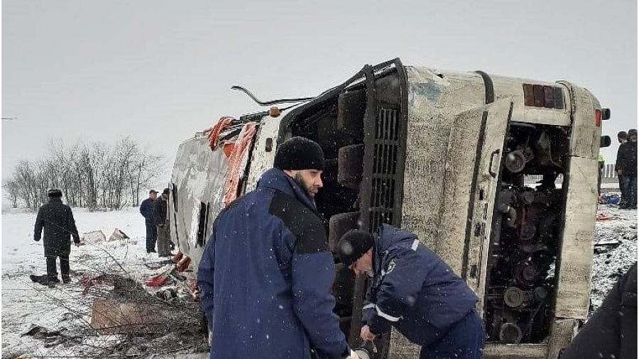 На трассе в Ингушетии разбился пассажирский автобус Краснодар – Махачкала, есть погибшие