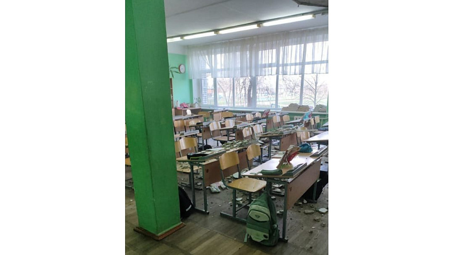В Адыгее на школьника во время урока обвалился потолок 