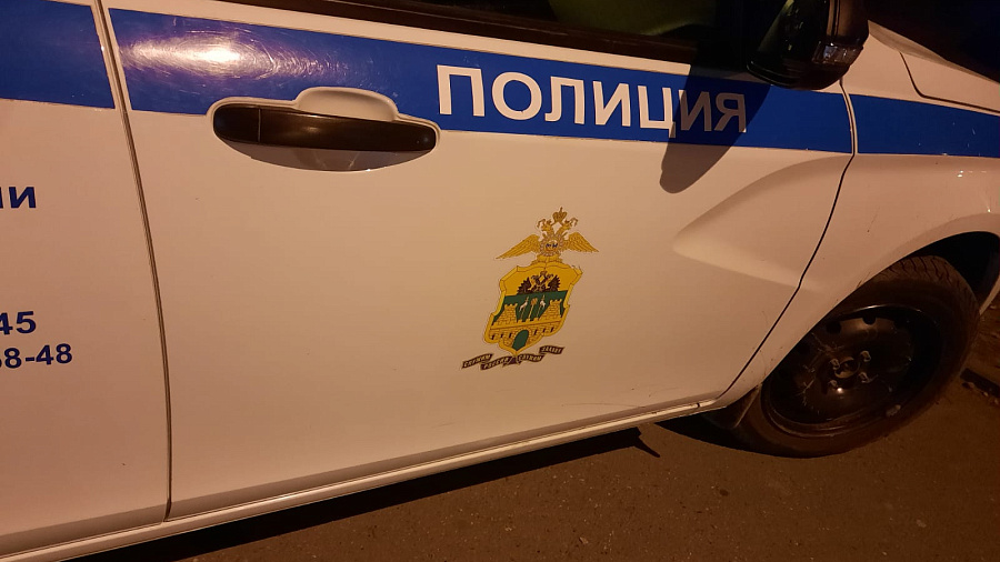 Рецидивисты с ножом ворвались через балкон и ограбили краснодарца