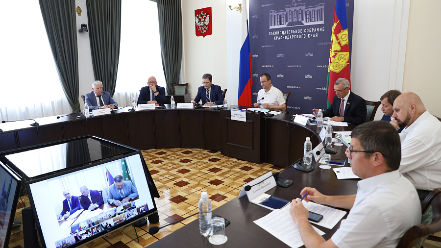 Депутаты ЗСК приняли участие в рассмотрении инициатив и обращений на XXXVI Конференции Южно-Российской парламентской ассоциации