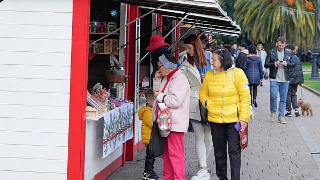 Сувениры, сладости, подарки: в Сочи начали работать новогодние ярмарки