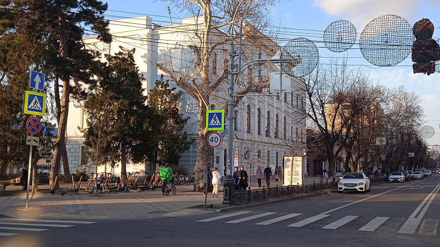 В Краснодаре и крае в середине недели обещают переменчивую, местами ветреную погоду с максимальной температурой воздуха +15°С