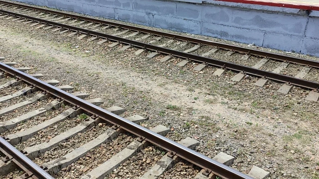 Поезда Таврия, следующие через Краснодарский край, опаздывают до 5,5 часов