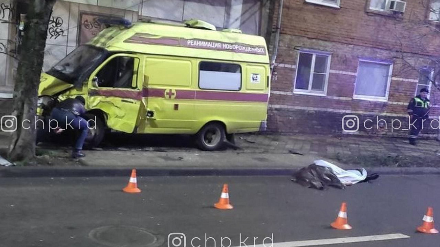 В Краснодаре водитель скорой помощи скончался за рулем в центре города