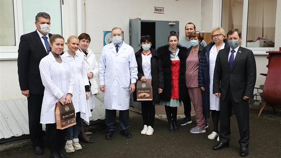 Депутаты ЗСК оказали помощь лечебным учреждениям Краснодарского края