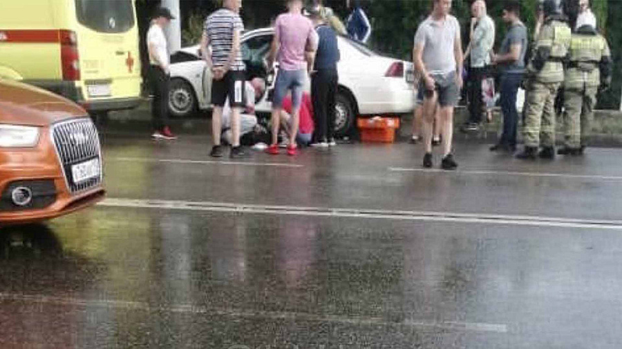 В Краснодаре подросток угнал автомобиль отца и вместе с друзьями попал в ДТП 